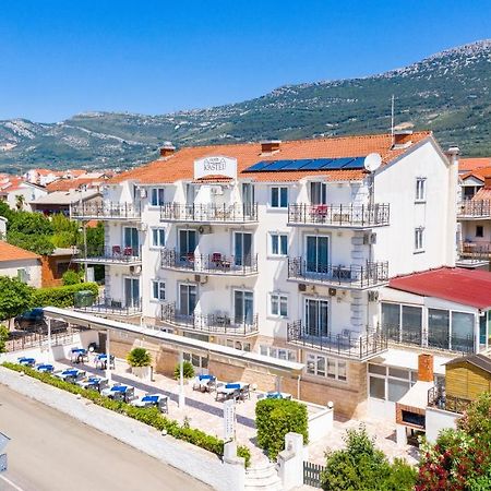 Hotel Aqua - Guest Rooms & Suites Kastela Kaštela Exterior foto
