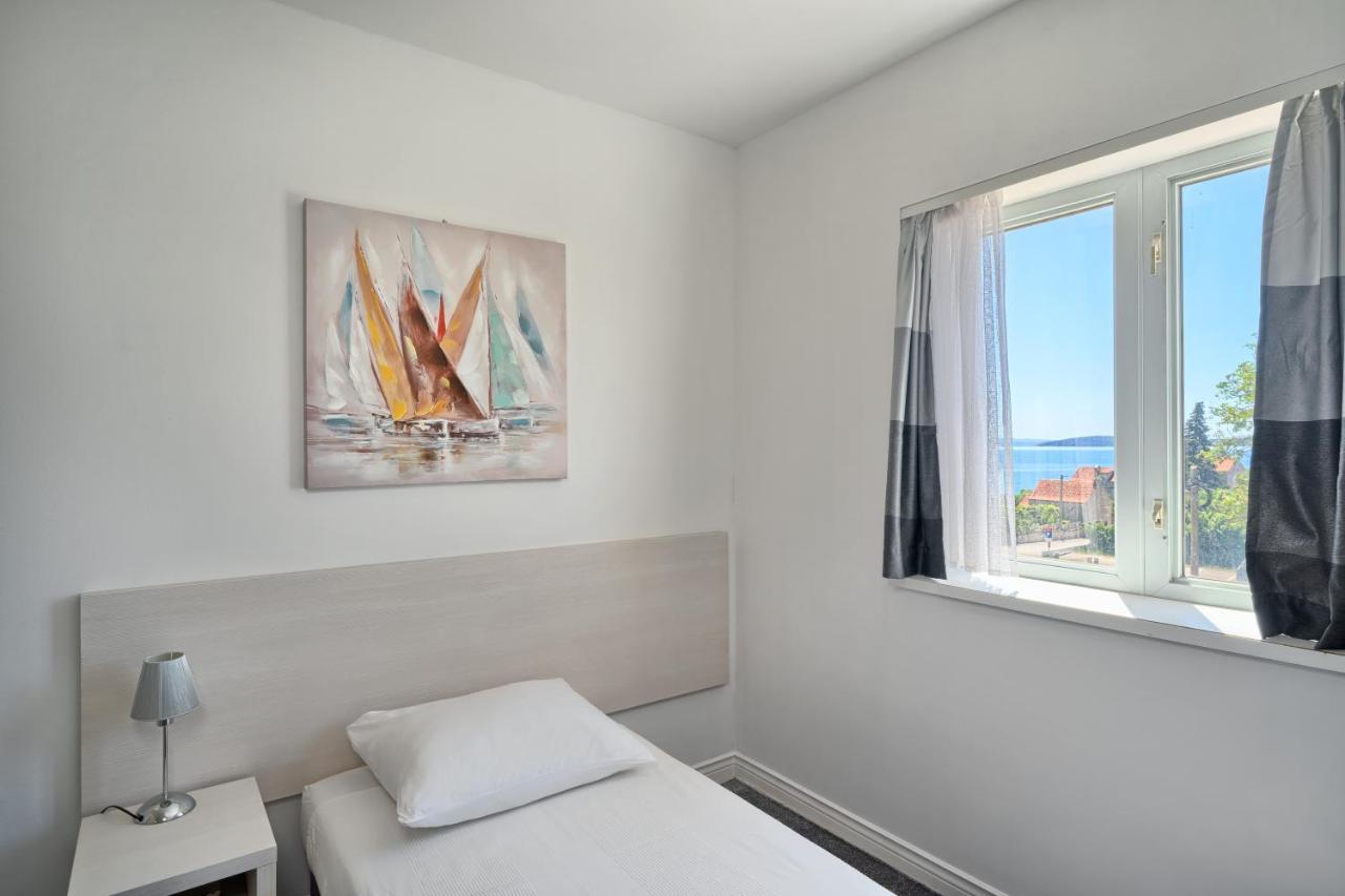 Hotel Aqua - Guest Rooms & Suites Kastela Kaštela Exterior foto